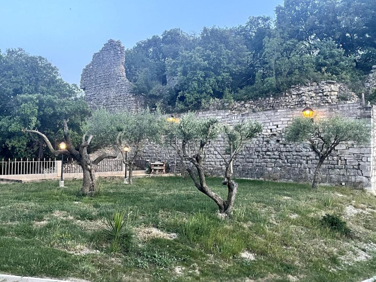 Le Castellas - Gite En Pleine Nature Montmirat Ngoại thất bức ảnh